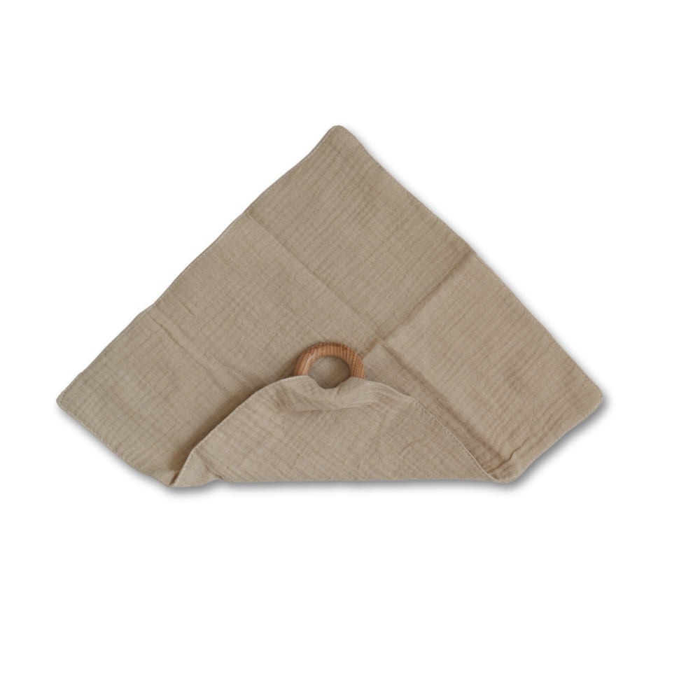 Tissus doudou avec anneaux de dentition en bois naturel couleur sable